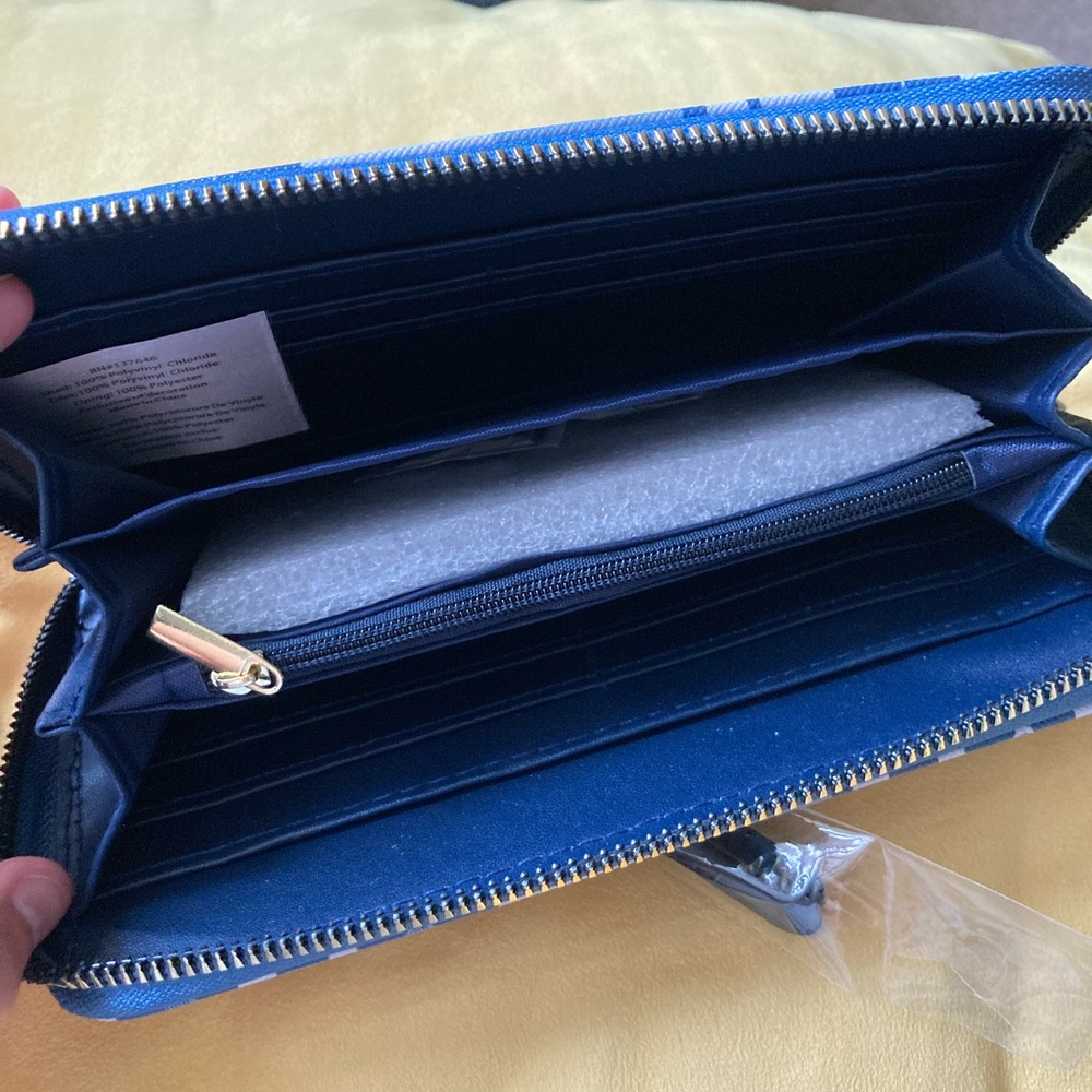 London Fog Adalia Signature Zip Around Wallet - Picture 2 of 4